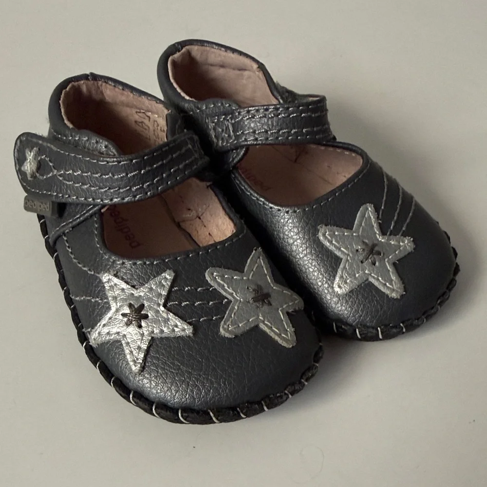 Baby Girls Pediped Starlite Pewter 6-12 month Shoes with Silver Stars like new
